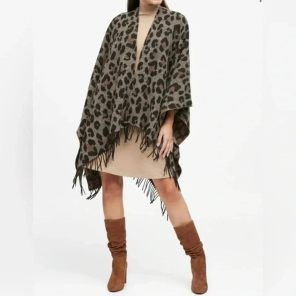 Banana Republic Leopard Wool blend poncho OS
